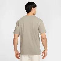 Nike Sportswear Premium Essentials чоловічі Max90 футболка колір зелений