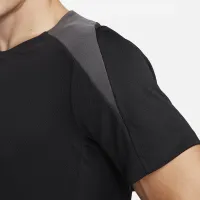 Nike Strike чоловічі Dri-FIT Short-Sleeve Soccer Top колір чорний