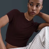 Nike Sportswear Chill Knit жіноча Cropped футболка колір червоний
