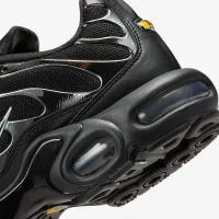 Nike Air Max Plus SE жіноча Кросівки колір чорний