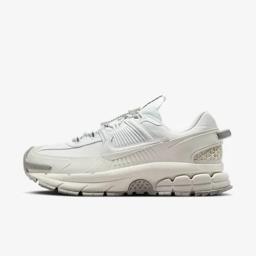 Nike Zoom Vomero Roam жіноча Winterized Кросівки колір білий