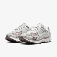 Nike Zoom Vomero 5 женская Кроссовки цвет серый