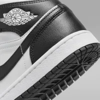 Nike Air Jordan 1 Mid жіноча Кросівки колір білий