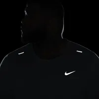Nike Rise 365 чоловічі Dri-FIT Short-Sleeve Running Top колір зелений