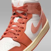 Nike Air Jordan 1 Mid жіноча Кросівки колір білий