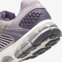 Nike Zoom Vomero 5 чоловічі Кросівки колір фіолетовий