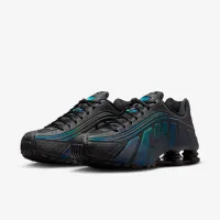 Nike Shox R4 SE мужские Кроссовки with Reflective Accents цвет черный