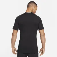 Nike Pro Dri-FIT чоловічі Slim Fit Short-Sleeve Top колір чорний
