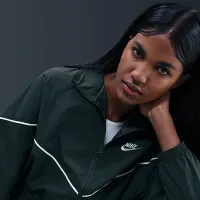 Nike Sportswear Windrunner женская Woven Куртка цвет зеленый