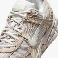 Nike Zoom Vomero 5 женская Shoe цвет серый