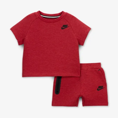 Nike Tech Fleece Baby Tee and шорты набор цвет красный