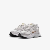 Nike V5 RNR Little дитячі Кросівки колір білий