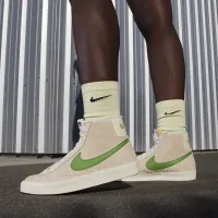 Nike Blazer Mid '77 Vintage жіноча Кросівки колір коричневий