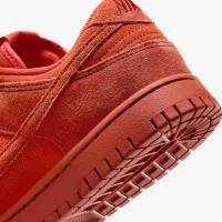 Nike Dunk Low SE жіноча Кросівки колір червоний