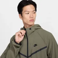Nike Tech мужские Woven Куртка цвет зеленый