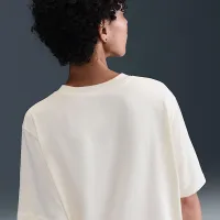 Nike Sportswear женская Loose Short-Sleeve Graphic футболка цвет коричневый