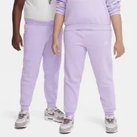 Nike Sportswear Club Fleece Big дитячі Joggers (Extended Size) колір фіолетовий