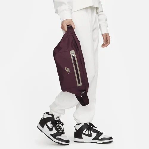 Nike Elemental Premium Fanny Pack (8L) колір червоний
