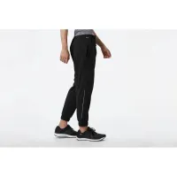 Штани New Balance MP21272BK - Чорні