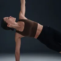 Nike Zenvy жіноча Medium-Support Padded Longline Sports Bra колір коричневий