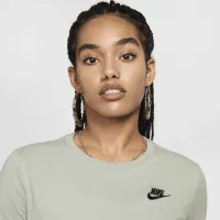 Nike Sportswear Club Essentials жіноча футболка колір зелений