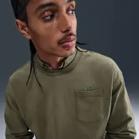Nike Sportswear Premium Essentials мужские Long-Sleeve Pocket футболка цвет зеленый