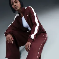 Nike Sportswear женская Mid-Rise Wide-Leg спортивные штаны цвет красный
