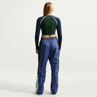 Nike Sportswear женская Tight Long-Sleeve Cropped Top цвет зеленый