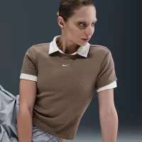 Nike Sportswear жіноча Tight Ribbed Short-Sleeve футболка колір коричневий