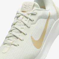 Nike Flex Experience Run 12 жіноча Road Running Кросівки колір білий