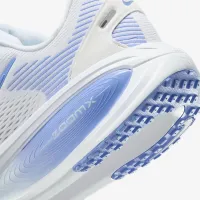 Nike Vomero 18 жіноча Road Running Кросівки (Extra Wide) колір білий