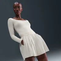 Nike 24.7 PerfectStretch женская Dri-FIT С высокой Талией Loose Pleated Skort цвет коричневый