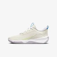 Nike Omni Multi-Court Big дитячі Indoor Court Кросівки колір коричневий