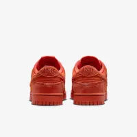 Nike Dunk Low SE жіноча Кросівки колір червоний