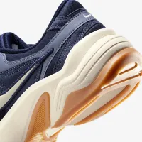 Nike AL8 