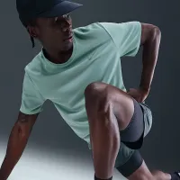 Nike Miler мужские Dri-FIT UV Short-Sleeve Running Top цвет зеленый