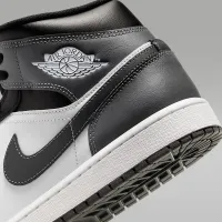 Nike Air Jordan 1 Mid чоловічі Кросівки колір чорний