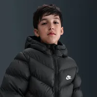 Nike Sportswear All Day Play Big дитячі Therma-FIT Loose-Fit Puffer Куртка колір чорний