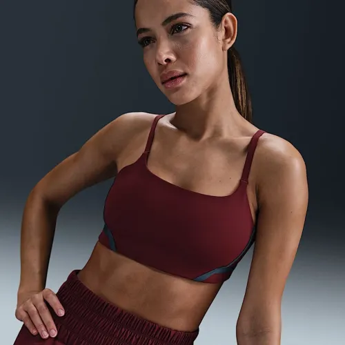 Nike One Convertible женская Light-Support Lightly Lined Sports Bra цвет красный