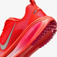Nike Vomero 18 жіноча Road Running Кросівки колір червоний