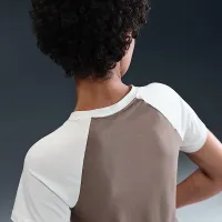 Nike Sportswear Chill Knit жіноча Slim Graphic футболка колір білий
