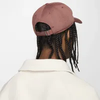 Nike Club Unstructuколір червоний Cap колір коричневий