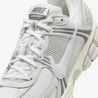 Nike Zoom Vomero 5 SE чоловічі Кросівки колір сірий