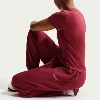 Nike Sportswear Club Fleece женская Mid-Rise оверсайз Sweatpants цвет красный