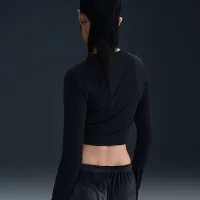 Nike Sportswear Chill Knit жіноча Slim Cropped футболка колір чорний