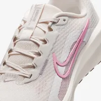 Nike Downshifter 13 женская Road Running Кроссовки (Extra Wide) цвет серый