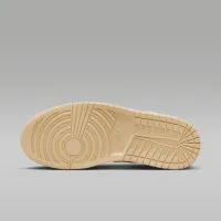 Nike Air Jordan 1 Low жіноча Кросівки колір білий