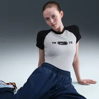 Nike Sportswear Chill Knit жіноча Slim Graphic футболка колір сірий