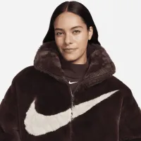 Nike Sportswear Essential жіноча оверсайз Faux Fur Puffer колір коричневий