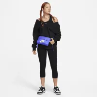 Nike Sportswear женская Futura 365 Crossbody сумка (3L) цвет фиолетовый